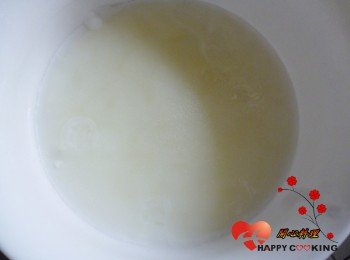 1) 牛奶與蜂蜜拌勻冷凍,結冰後取出 