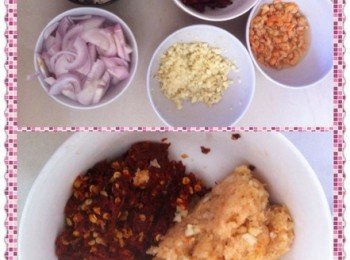 1) 將食材加入攪拌機，攪碎待用。