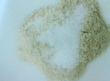 2) 鹽和胡椒粉攪拌均勻(或直接用椒鹽) 