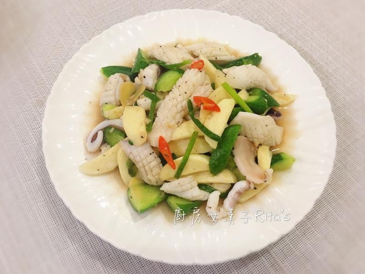 皎白黃瓜炒花枝食譜｜材料做法、烹飪時間分享 | Cook1Cook 煮一煮