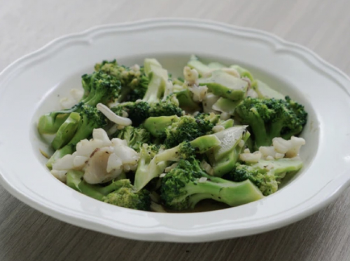 Stir-fried Broccoli with Fresh Squid Recipe | Ingredients, Steps & Cook ...