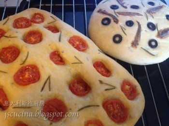 Focaccia 迷迭香蕃茄佛卡夏香草包 