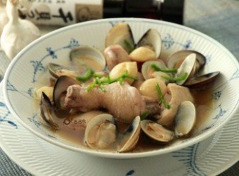 蒜頭蛤蜊雞鍋