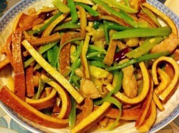 芹菜香干炒肉絲