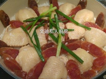 無骨雞翼臘腸煲仔飯