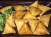 印度咖哩角（Samosa)， 伴薄荷乳酪醬