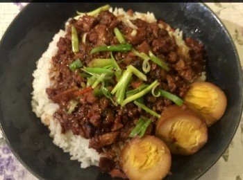 香菇燥肉飯