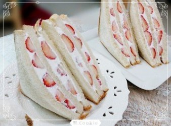 草苺鮮奶油三明治