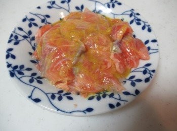 芥末拌鱒魚生魚片