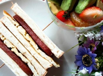 港式茶餐廳美食 ~ 餐肉蛋治 ( Spam & Egg Sandwich )