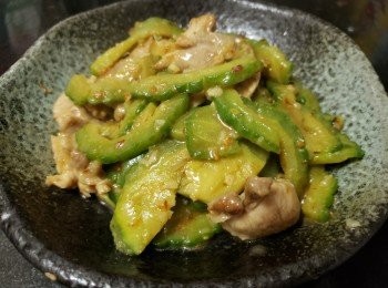 蝦米辣椒油腩肉炒涼瓜分