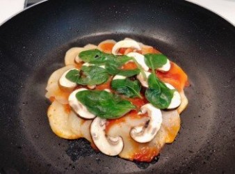 平底鑊版蘑菇菠菜薯仔pizza