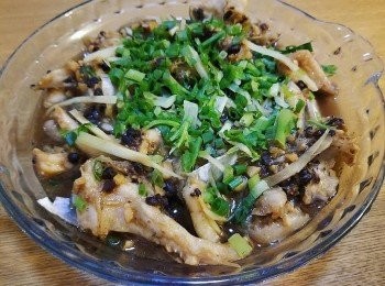 薑蒜豆豉蒸大魚頭~簡單煮又惹味♡