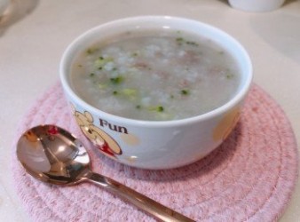 [海馬仔飲食] 牛肉菜菜粥 (15M+)