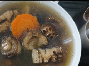 發菜蠔豉冬菇蓮藕豬手湯