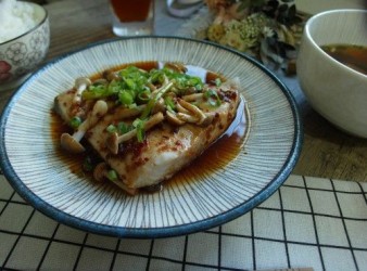 【電鍋料理】清蒸草魚