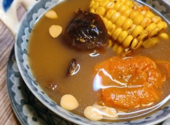 粟米紅蘿蔔淮山螺頭湯