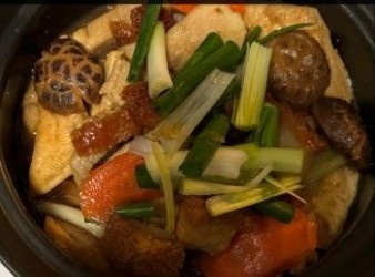 「火腩炆豆腐」 Braised Tofu with Roast Pork