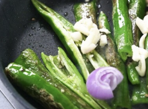 虎皮尖椒 Pan-fried long green chili pepper