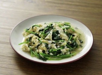 菠菜炒腐皮 Sauteed spinach and bean curd sheets