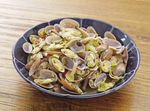 清酒牛油煮花蛤 Braised venus clams with sake and butter sauce