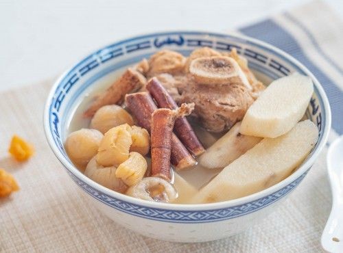 滋陰潤燥｜五指毛桃淮山桂圓煲豬尾骨｜Hairy mountain fig, Chinese yam, dry longan and pork bone soup