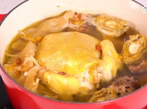 懶人版金湯花膠鮑魚雞煲  Fish maw, abalone and chicken golden soup pot