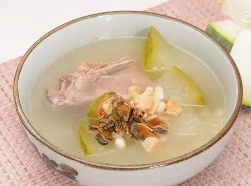 夏日靚湯｜冬瓜淡菜煲豬脊骨湯