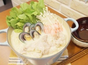 胡麻豆乳鍋 - 湯頭濃郁甘美而不膩!!