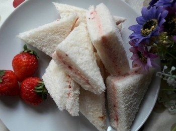 春天的氣息 ~ 加味奶油 - 草莓奶油三明治