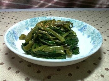 日式芝麻碎拌菠菜