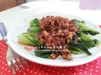 肉燥拌炒油麥菜 