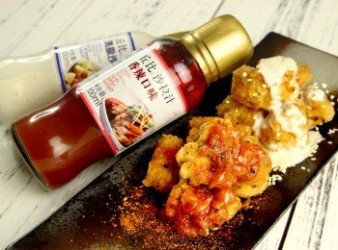 《紅白唐揚雞肉 - 日式炸雞佐香蔥香辣味沙拉汁及凱撒沙拉汁》