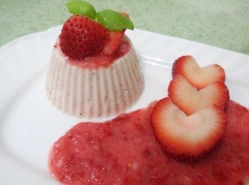 草莓意式奶凍Panna cotta alla fragola