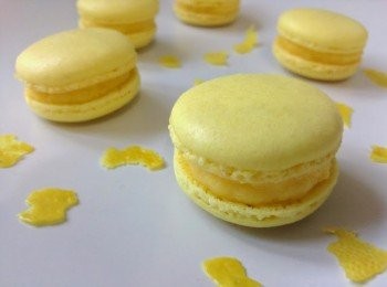 Lemon Custard Macaron