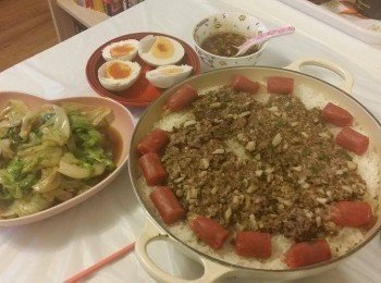 香茜馬蹄牛肉蒸飯加咪鷄肉臘膓