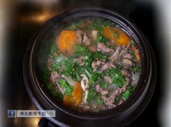 甘藍菇菇牛肉鍋 (影片食譜)