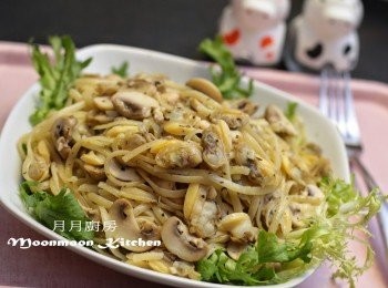 【黑椒磨菇蜆肉煮意粉】