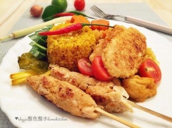 印尼薑黃飯 Nasi Kuning 伴 咖哩汁雜菜、手造素魚