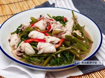 《大澳蝦醬魷魚炒通菜》