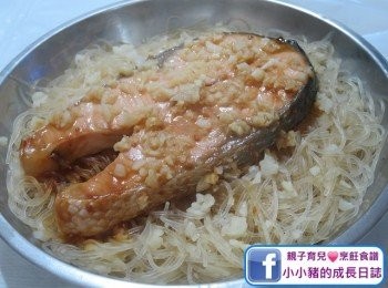 【簡單又好味】蒜蓉粉絲蒸三文魚