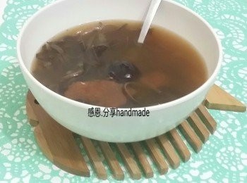 【黑白背木耳蘋果紅棗湯】