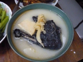 響螺花膠竹絲雞湯