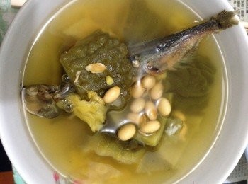 苦瓜黃豆丁公魚湯