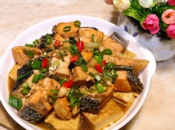 鮭魚燒豆腐(附實作影片)