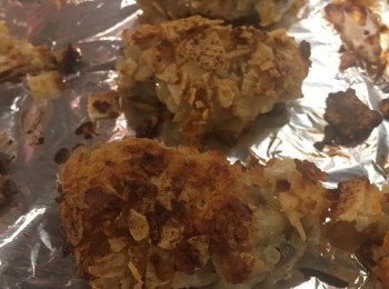 #交功課 想問下薯片如何能夠沾上雞翼上實一點, 因為我的好像不太能夠沾上, 輕輕一碰薯片就從雞翼上掉下