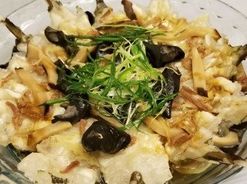 今晚請了兩位從美國回來的親戚在家吃飯，嘗試跟做呢一個餸，蒸龍躉貝比較滑，佢哋都好開心