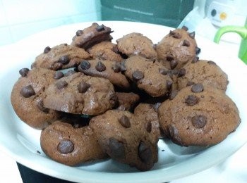 我只落了食譜一半份量的糖。焗出來不是脆卜卜的，而是屬較軟身的曲奇。但都好好食。 謝謝分享食譜。