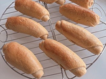  #交功課 沒有灑糖粉，味道已足夠，內是軟軟的?