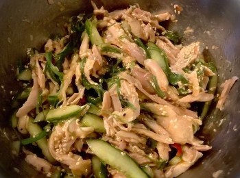 我沒有麻辣醬，所以用了豆板醬加辣椒醬代替。為了添加風味，再加上日式中華沙律，味道很搭呢！ #交功課